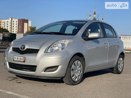 Toyota Yaris 2010  випуску Луцьк з двигуном 1.3 л бензин хэтчбек  за 7300 долл. 