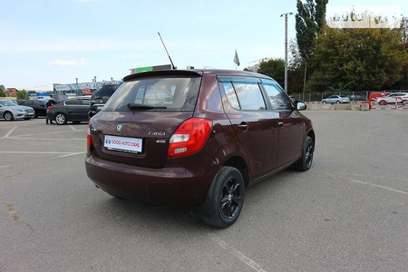 Skoda Fabia 2011  випуску Харків з двигуном 1.6 л бензин хэтчбек автомат за 8000 долл. 