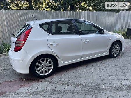 Hyundai i30 2011  випуску Рівне з двигуном 0 л дизель хэтчбек механіка за 7800 долл. 