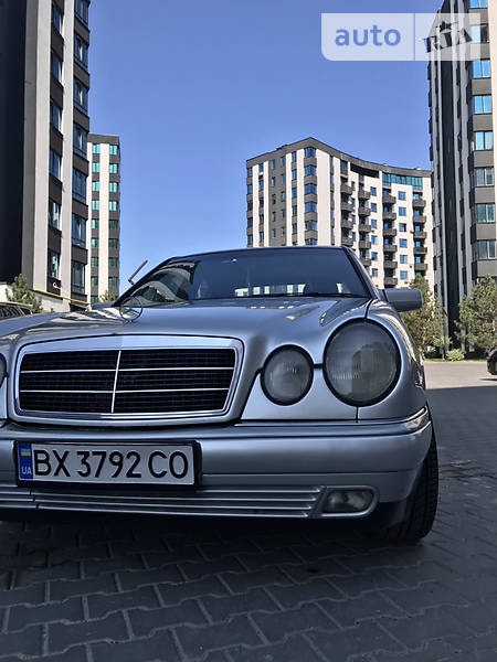Mercedes-Benz E 230 1996  випуску Київ з двигуном 2.3 л бензин седан автомат за 3500 долл. 