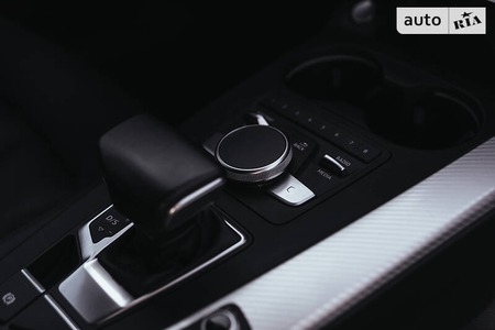 Audi A5 2017  випуску Миколаїв з двигуном 2 л бензин купе автомат за 30000 долл. 