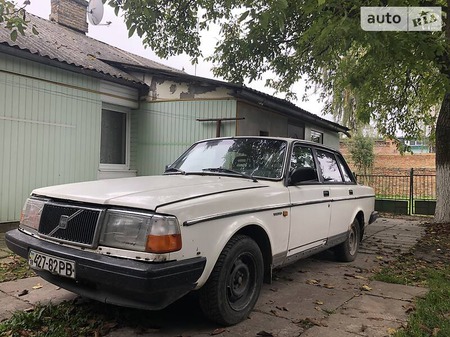 Volvo 240 1985  випуску Рівне з двигуном 0 л  седан механіка за 2000 долл. 