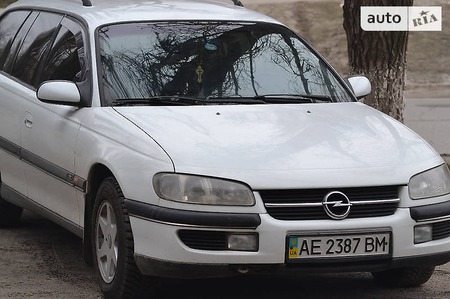 Opel Omega 1995  випуску Дніпро з двигуном 2.5 л бензин універсал автомат за 4300 долл. 