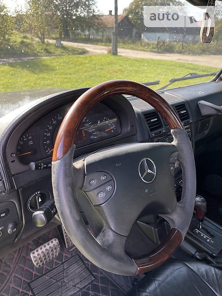 Mercedes-Benz G 400 2001  випуску Рівне з двигуном 4 л дизель позашляховик автомат за 22500 долл. 
