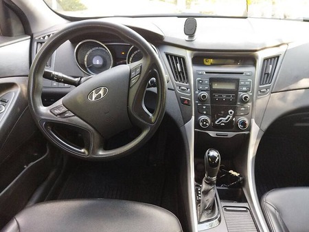 Hyundai Sonata 2011  випуску Запоріжжя з двигуном 2 л газ седан автомат за 8000 долл. 