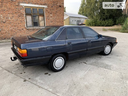 Audi 100 1990  випуску Івано-Франківськ з двигуном 1.8 л  седан механіка за 1900 долл. 