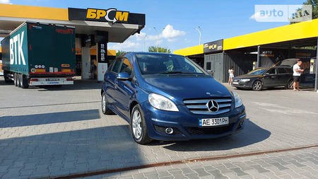 Mercedes-Benz B 180 2010  випуску Дніпро з двигуном 1.7 л бензин хэтчбек автомат за 9050 долл. 