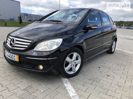 Mercedes-Benz B 200 2008  випуску Івано-Франківськ з двигуном 0 л дизель хэтчбек механіка за 8099 долл. 