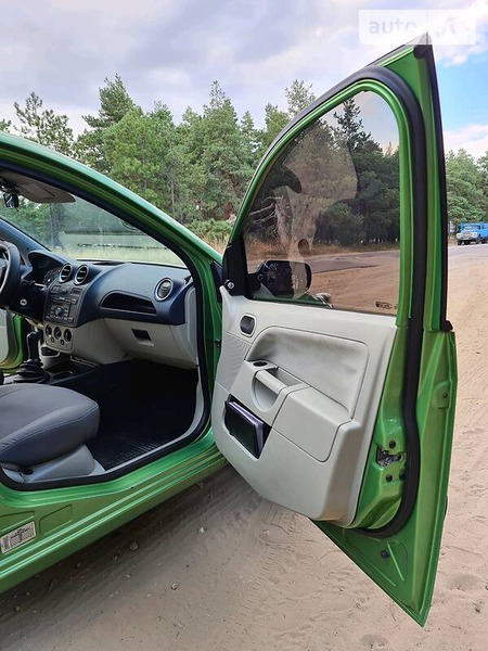 Ford Fiesta 2006  випуску Херсон з двигуном 1.2 л бензин хэтчбек механіка за 5200 долл. 