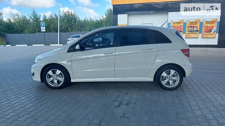 Mercedes-Benz B 180 2010  випуску Дніпро з двигуном 1.7 л бензин хэтчбек автомат за 9200 долл. 