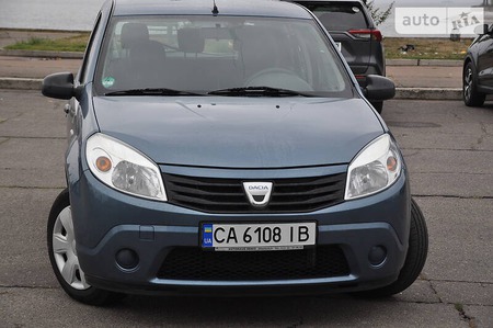 Dacia Sandero 2008  випуску Черкаси з двигуном 1.4 л бензин хэтчбек  за 5300 долл. 