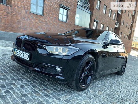 BMW 328 2014  випуску Дніпро з двигуном 2 л бензин седан автомат за 17999 долл. 