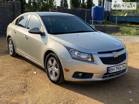 Chevrolet Cruze 2015  випуску Одеса з двигуном 1.4 л бензин седан автомат за 9000 долл. 