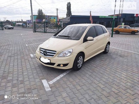 Mercedes-Benz B 200 2008  випуску Дніпро з двигуном 0 л дизель хэтчбек автомат за 7499 долл. 