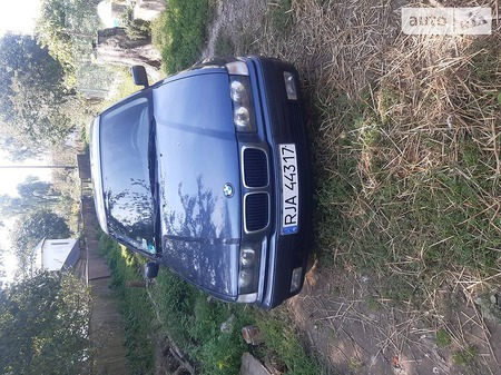 BMW 318 1998  випуску Івано-Франківськ з двигуном 1.8 л бензин седан механіка за 850 долл. 