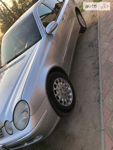 Mercedes-Benz E 270 2002  випуску Чернівці з двигуном 0 л дизель  автомат за 4000 долл. 