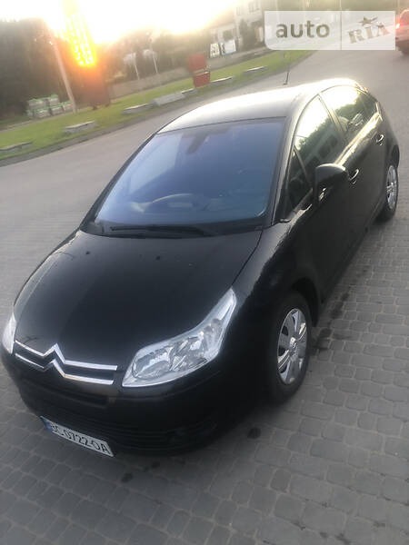 Citroen C4 2007  випуску Львів з двигуном 1.6 л бензин хэтчбек автомат за 4800 долл. 