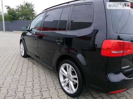 Volkswagen Touran 2011  випуску Луцьк з двигуном 0 л дизель мінівен автомат за 11499 долл. 