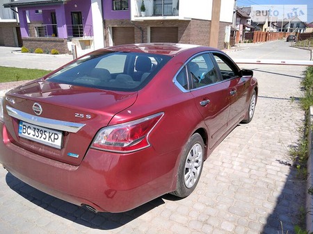 Nissan Altima 2014  випуску Львів з двигуном 2.5 л бензин седан автомат за 10300 долл. 