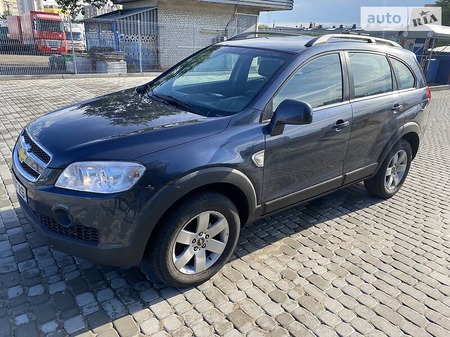 Chevrolet Captiva 2008  випуску Львів з двигуном 0 л дизель позашляховик механіка за 8999 долл. 