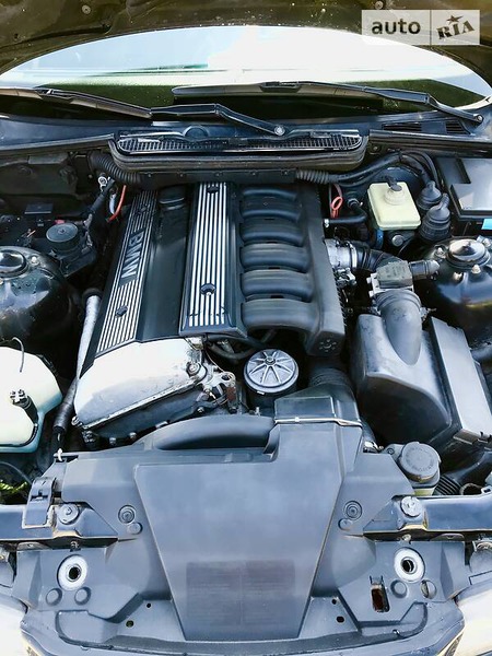 BMW 325 1992  випуску Донецьк з двигуном 2.5 л бензин седан автомат за 4500 долл. 