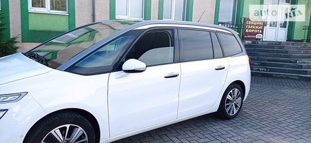 Citroen C4 Picasso 2016  випуску Львів з двигуном 2 л дизель мінівен автомат за 15422 долл. 