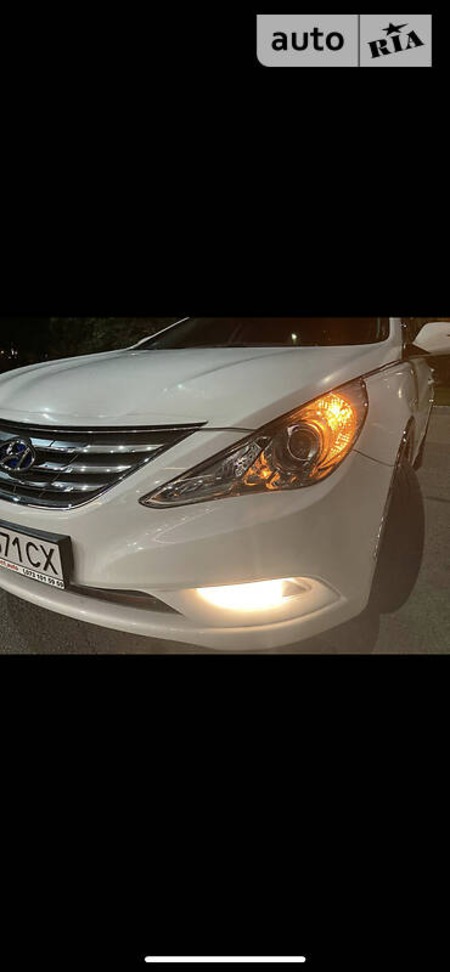 Hyundai Sonata 2012  випуску Хмельницький з двигуном 2 л газ седан автомат за 7950 долл. 