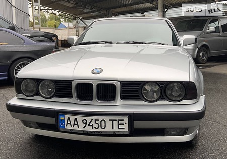 BMW 520 1992  випуску Київ з двигуном 2 л  седан  за 3100 долл. 
