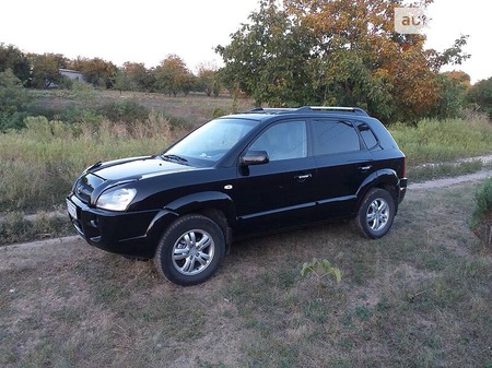 Hyundai Tucson 2007  випуску Дніпро з двигуном 2 л бензин позашляховик механіка за 8900 долл. 