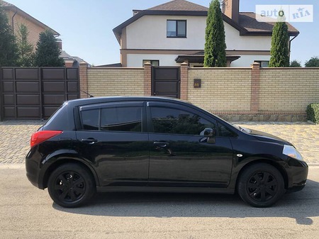 Nissan Tiida 2008  випуску Харків з двигуном 1.6 л бензин хэтчбек автомат за 5900 долл. 