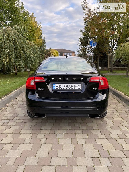 Volvo S60 2013  випуску Рівне з двигуном 2.4 л бензин седан автомат за 9800 долл. 