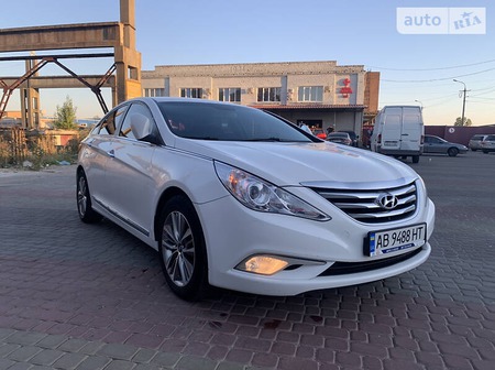 Hyundai Sonata 2013  випуску Вінниця з двигуном 2 л газ седан автомат за 9800 долл. 