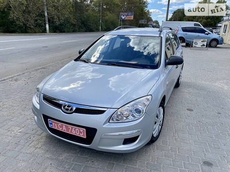 Hyundai i30 2008  випуску Херсон з двигуном 0 л дизель універсал механіка за 6800 долл. 