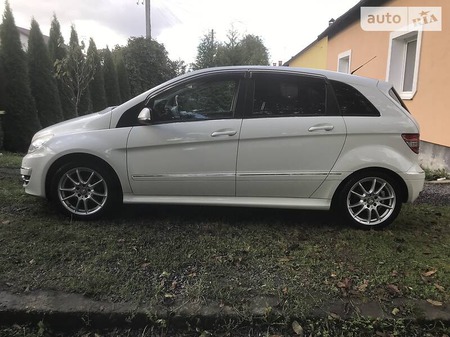 Mercedes-Benz B 170 2008  випуску Львів з двигуном 1.7 л бензин хэтчбек автомат за 8850 долл. 