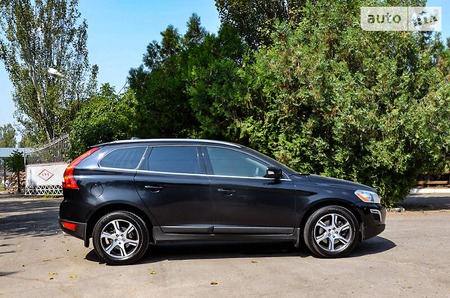 Volvo XC60 2013  випуску Херсон з двигуном 2.4 л дизель позашляховик автомат за 20700 долл. 