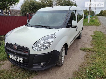 Fiat Doblo 2010  випуску Хмельницький з двигуном 1.6 л дизель мінівен  за 6555 долл. 