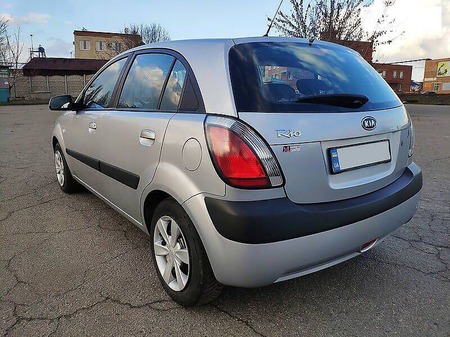 KIA Rio 2006  випуску Запоріжжя з двигуном 1.4 л бензин хэтчбек механіка за 5700 долл. 