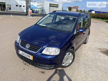 Volkswagen Touran 2005  випуску Львів з двигуном 0 л бензин мінівен механіка за 5899 долл. 