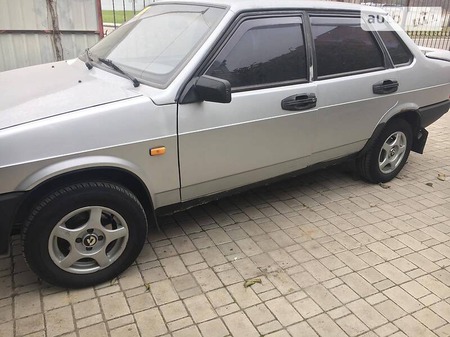 Lada 21099 2003  випуску Херсон з двигуном 0 л бензин седан механіка за 2400 долл. 