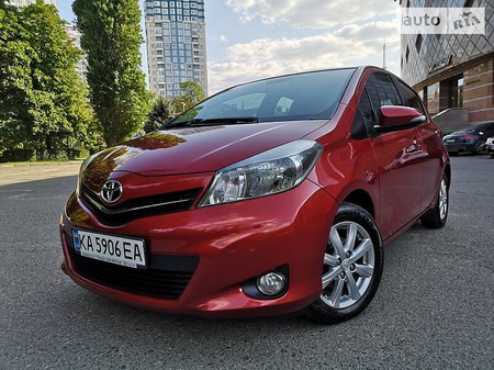 Toyota Yaris 2012  випуску Одеса з двигуном 1.3 л бензин хэтчбек автомат за 10990 долл. 