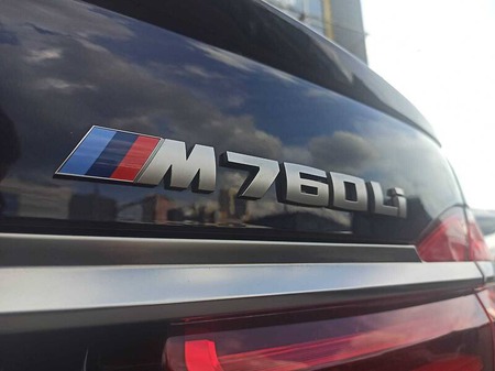 BMW 760 2017  випуску Київ з двигуном 6.6 л бензин седан автомат за 65500 долл. 