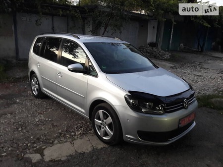 Volkswagen Touran 2011  випуску Тернопіль з двигуном 1.6 л дизель мінівен механіка за 10700 долл. 