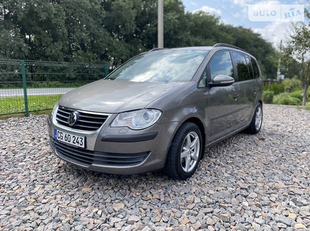 Volkswagen Touran 2009  випуску Львів з двигуном 1.4 л бензин універсал механіка за 6800 долл. 