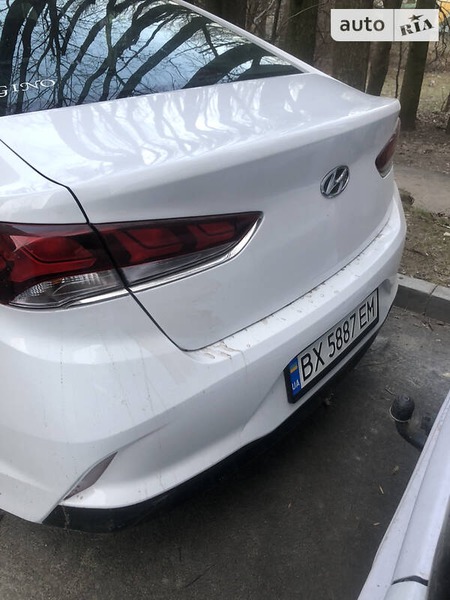 Hyundai Sonata 2017  випуску Хмельницький з двигуном 2.4 л бензин седан автомат за 15000 долл. 