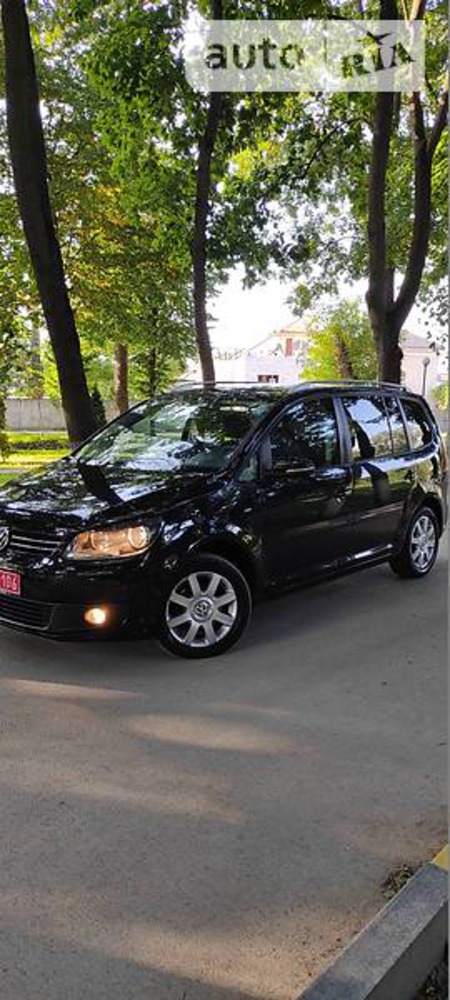 Volkswagen Touran 2014  випуску Тернопіль з двигуном 1.6 л дизель мінівен механіка за 12999 долл. 