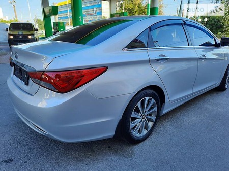 Hyundai Sonata 2014  випуску Вінниця з двигуном 2.4 л бензин седан автомат за 13699 долл. 