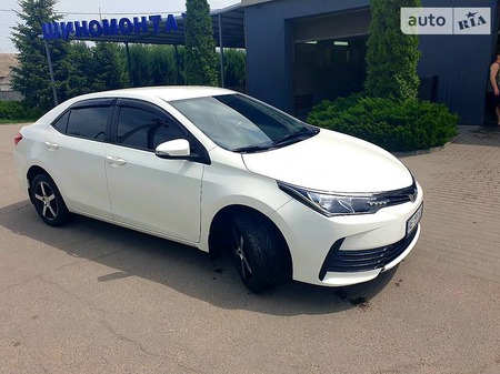 Toyota Corolla 2016  випуску Дніпро з двигуном 1.3 л  седан механіка за 13400 долл. 