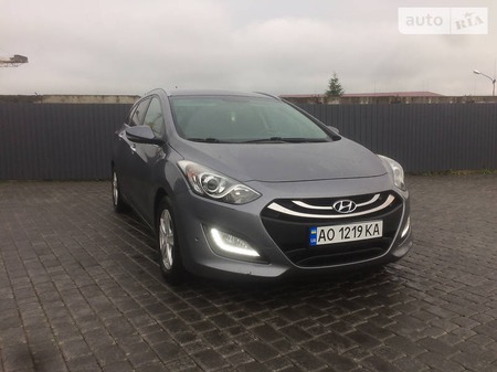 Hyundai i30 2015  випуску Ужгород з двигуном 1.6 л дизель універсал автомат за 9500 долл. 