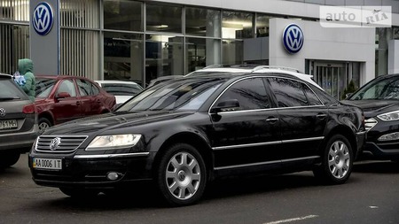Volkswagen Phaeton 2003  випуску Київ з двигуном 6 л бензин седан автомат за 9999 долл. 