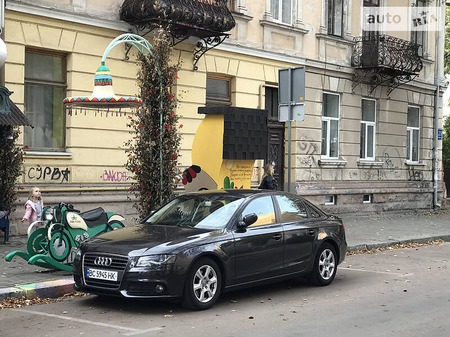 Audi A4 Limousine 2011  випуску Львів з двигуном 2 л дизель седан механіка за 12700 долл. 